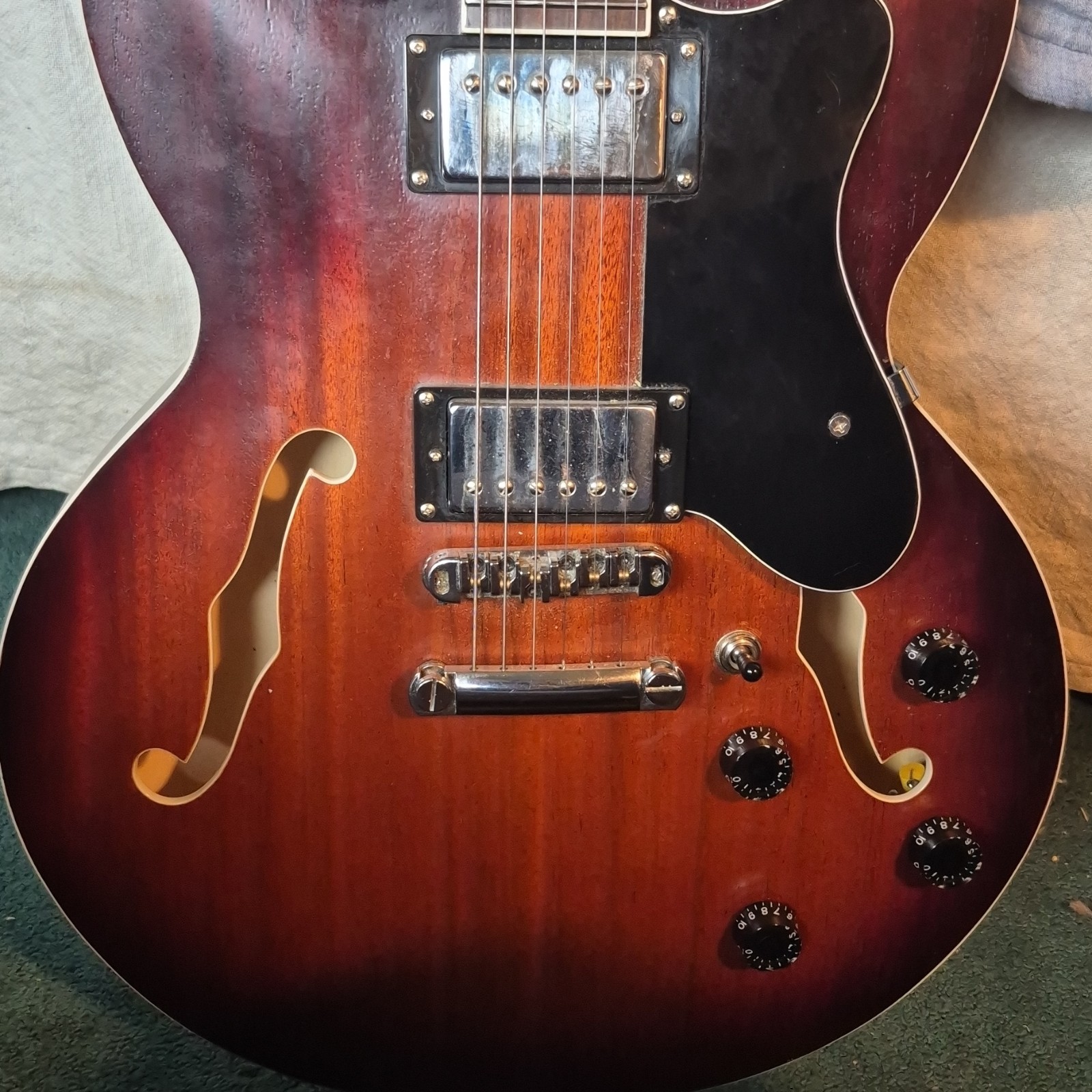 EART Semi-Hollow Electric Guitar Brown Sunburst Dual Humbucker Mahogany 6 String