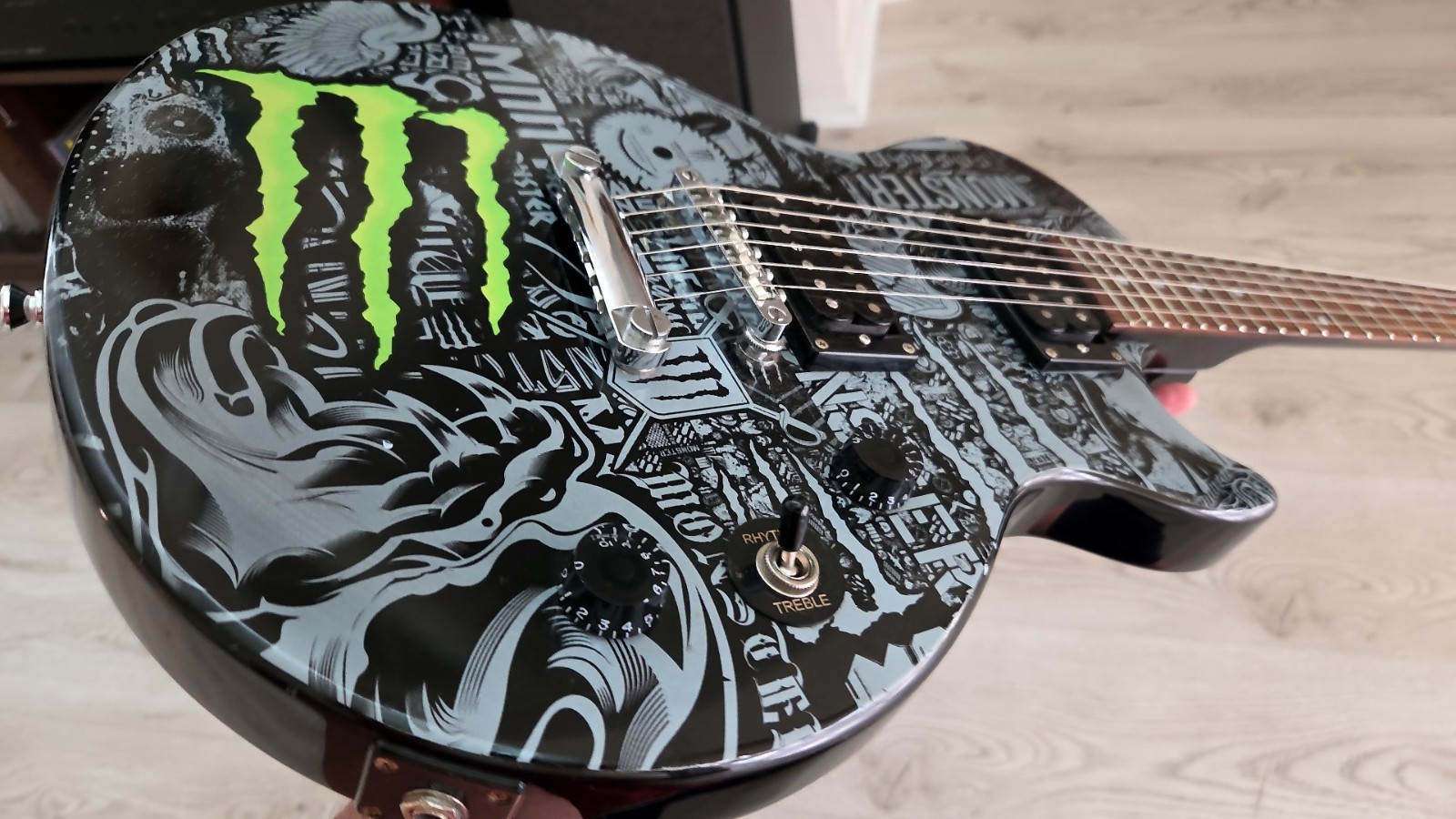 2011 Epiphone Special II ‘Limited Edition Custom Shop, Monster drink