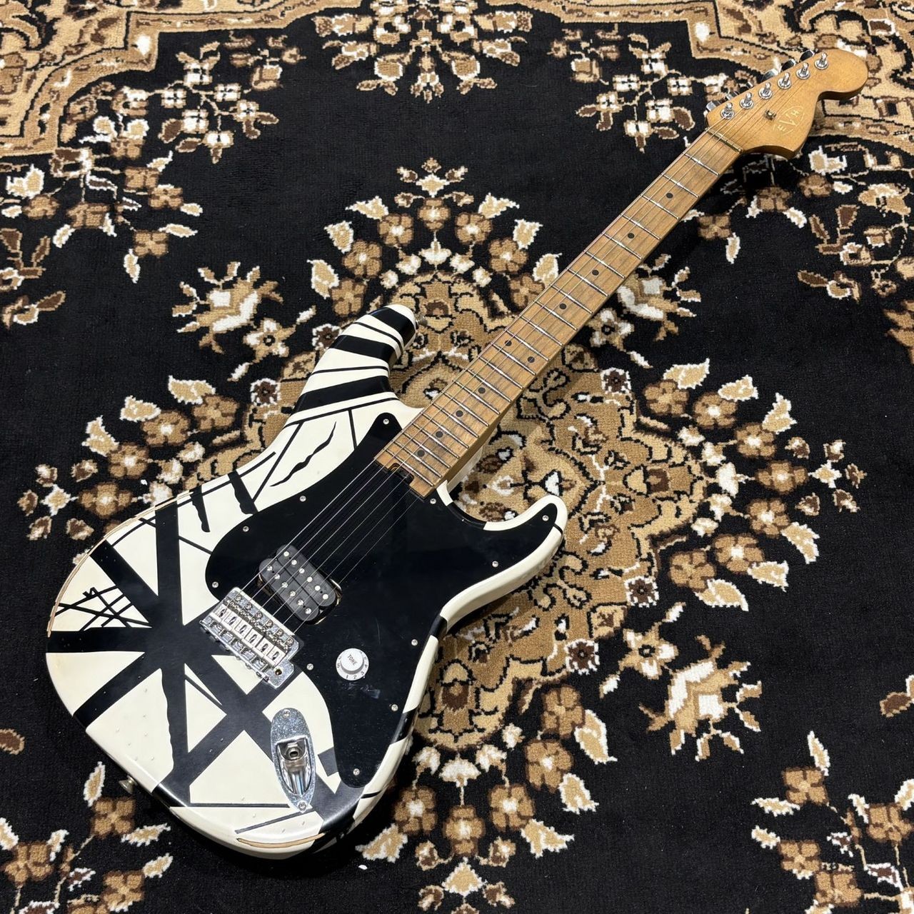 EVH Striped Series ’78 Eruption Electric Guitar Lacquer Finish with Accessories