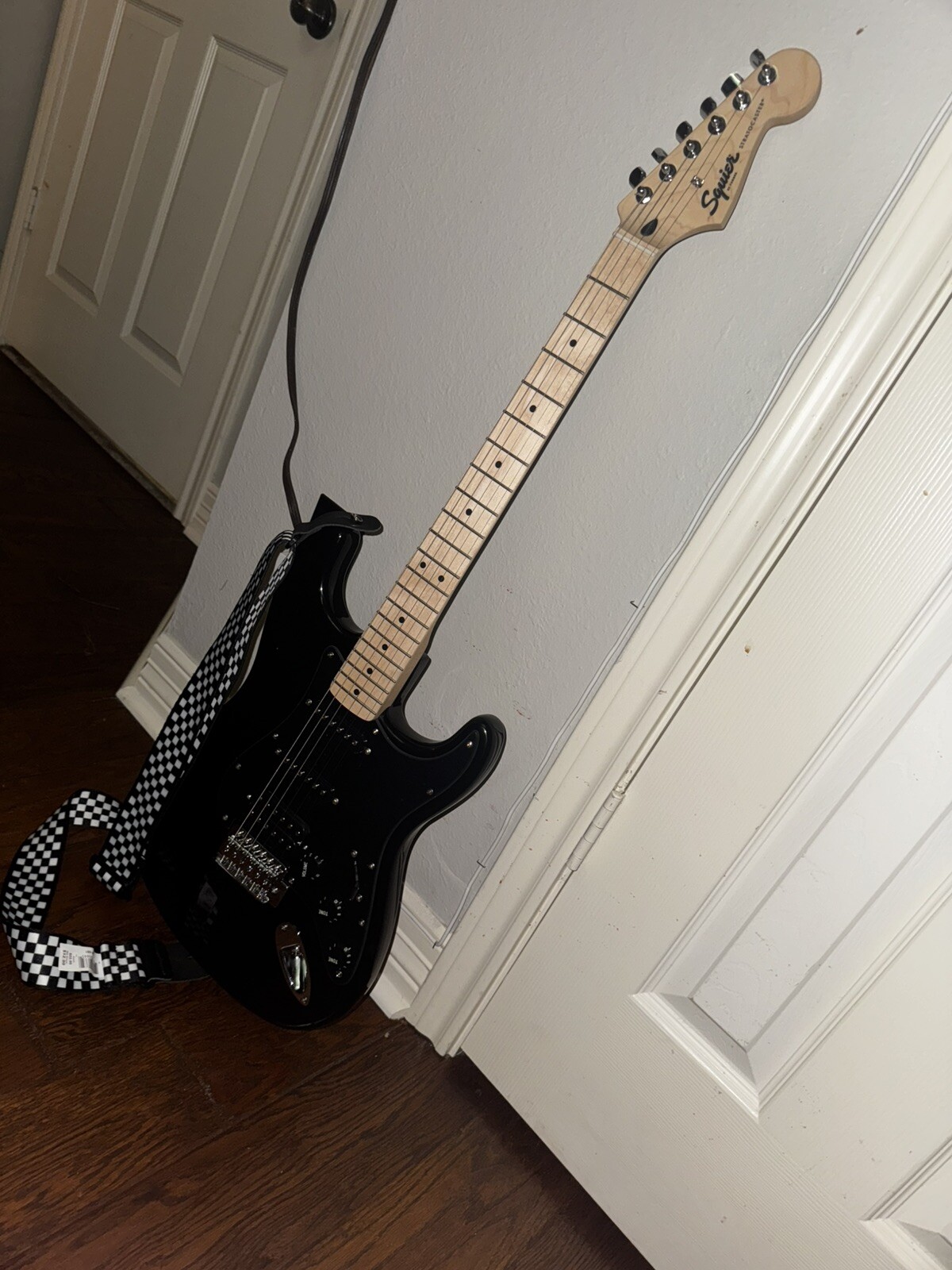 Guitar/ amplifier/ Guitar Bag Bundle w/All Cords.