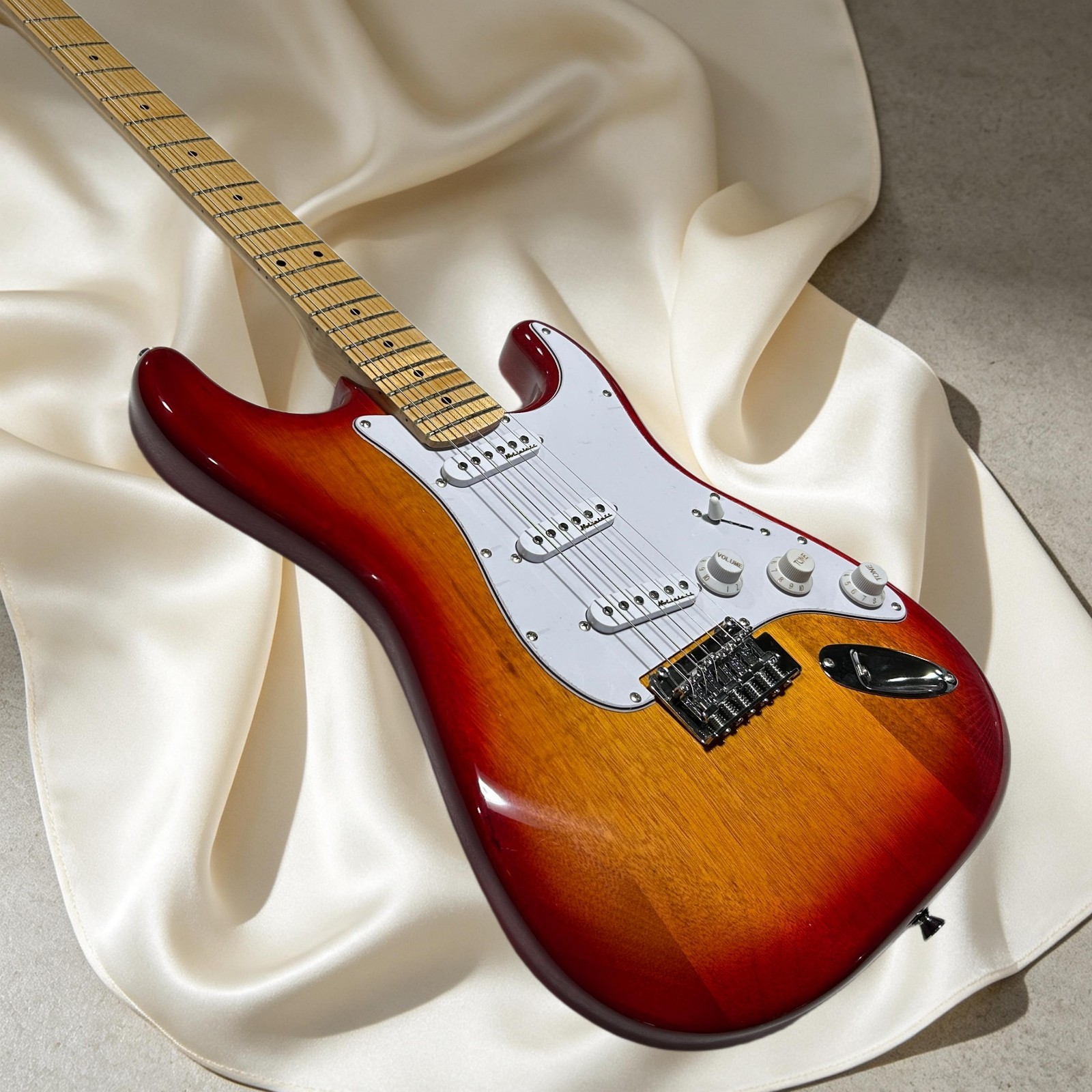 Electric Guitar Maple Fretboard Mahogany Body Cherry Sunburst Color ST Guitar