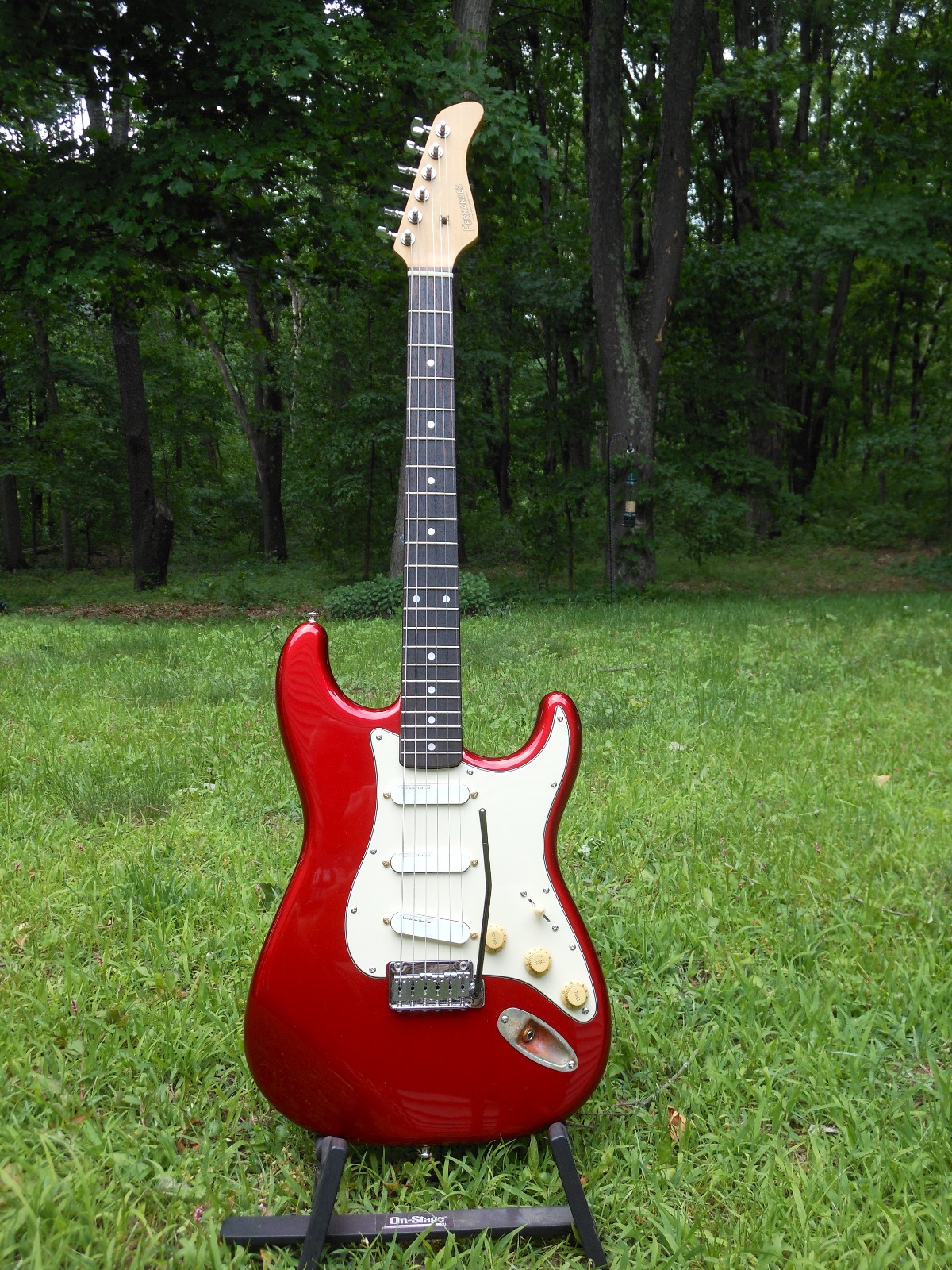MIJ Fernandes LE-1 Strat w/ Lace Sensor Hot Gold Pickups