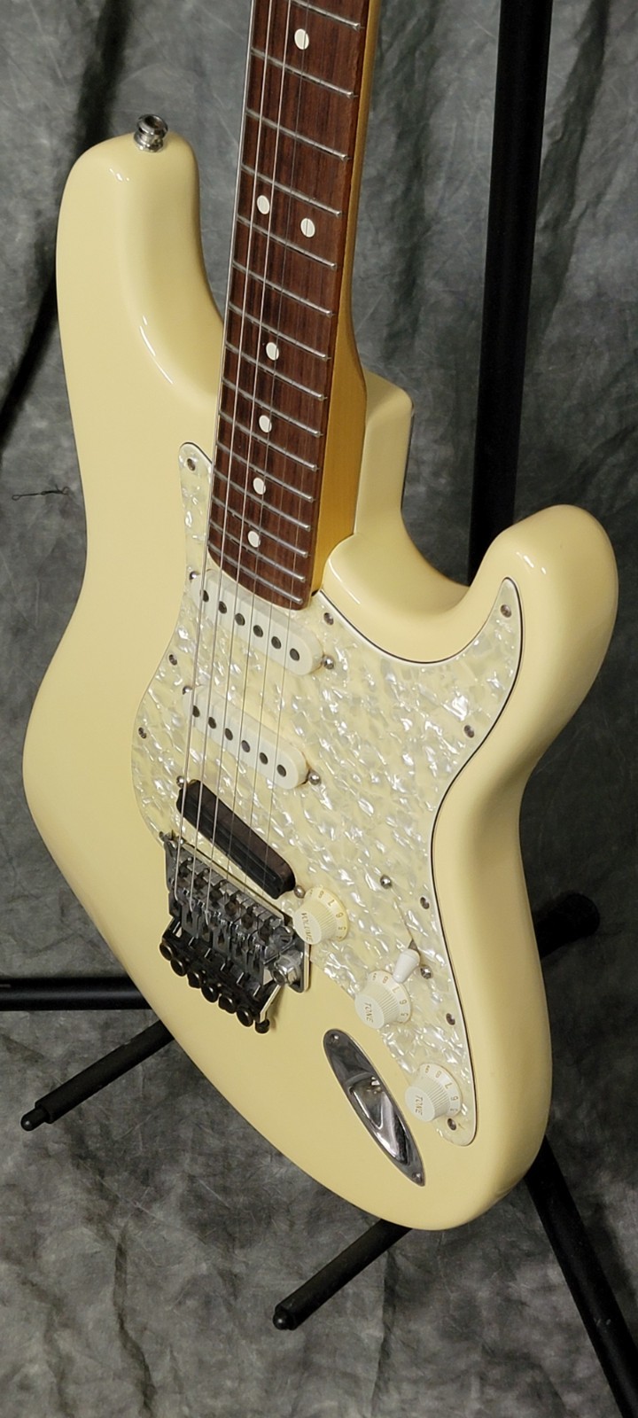 KILLER VINTAGE 1988 Fender USA Stratocaster Olympic White w/Floyd Rose!!