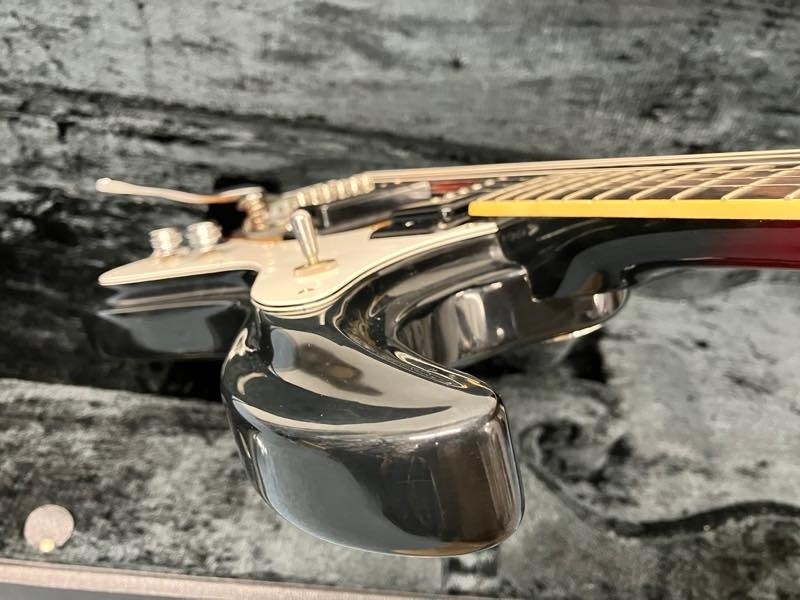 Mosrite The Ventures Model Vibramute Roller Saddle 3.88kg Used