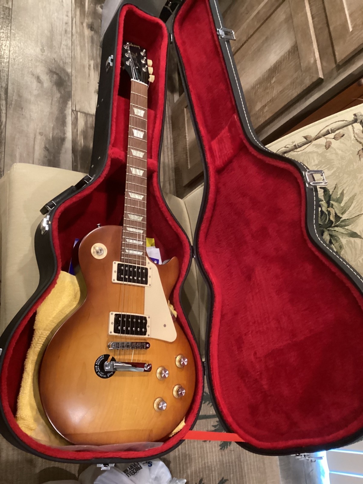 Vintage Gibson Les Paul ’50’s Tribute Satin Honey Iced Tea Burst