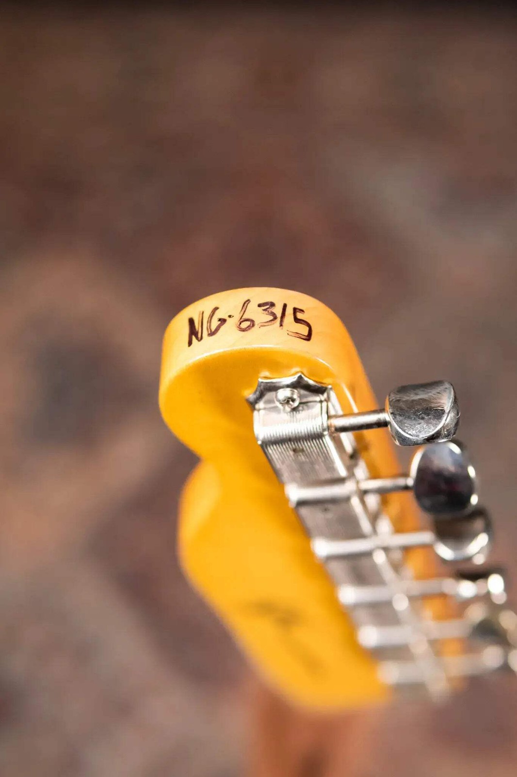 Nash T-52 Ash Body Light Aged Electric Guitar – Butterscotch Blonde with Hardshe