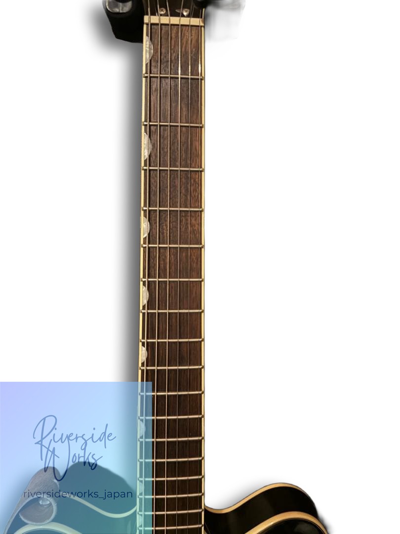 GRETSCH G5622Double-Cut with V-Stoptail