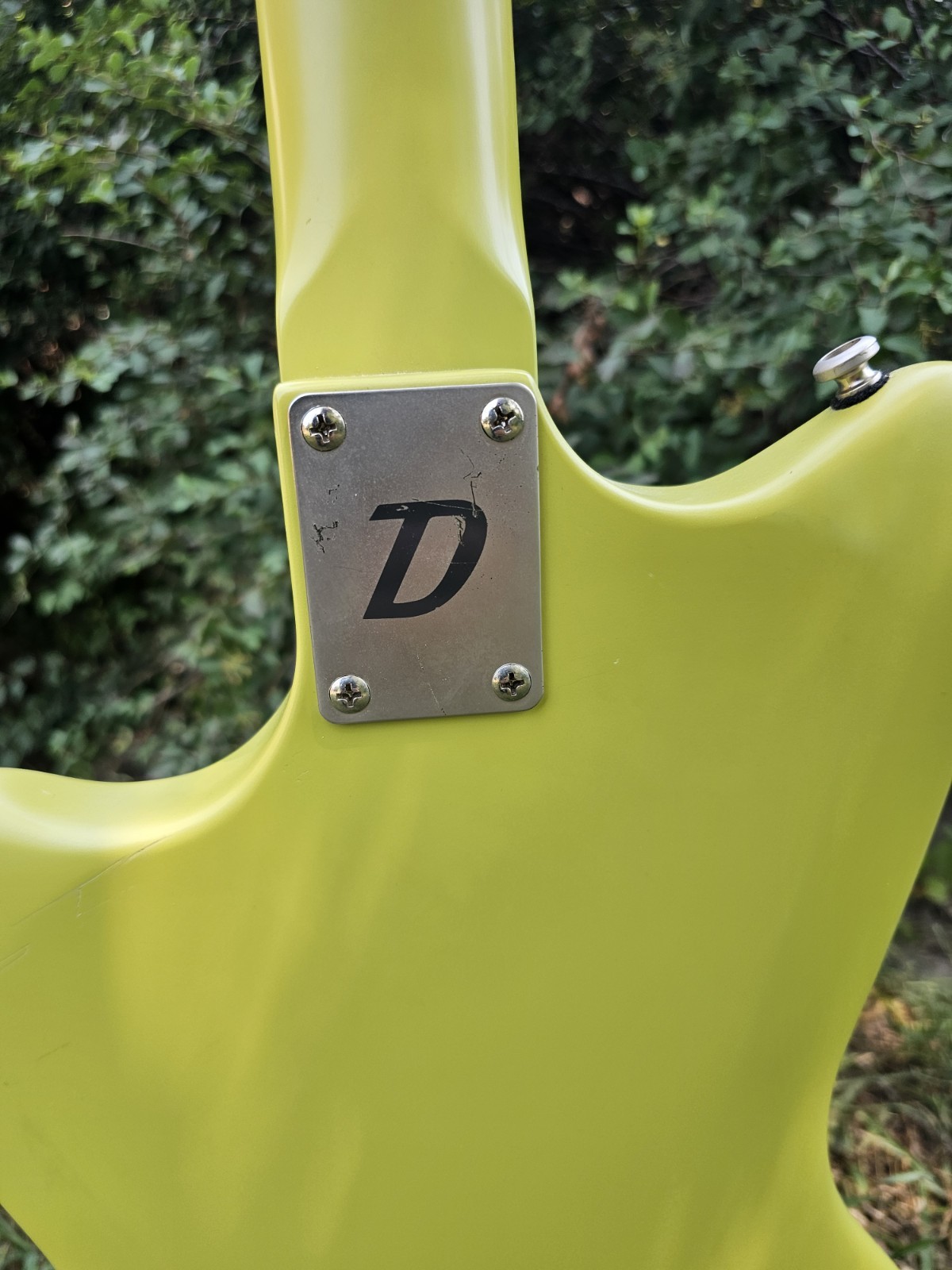 Danelectro Dead On 67 BARITONE guitar Limey Green 2009