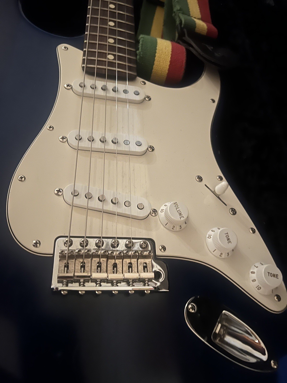 Fender Highway One Stratocaster Sapphire Blue w/ Vintage Fender Tweed Case