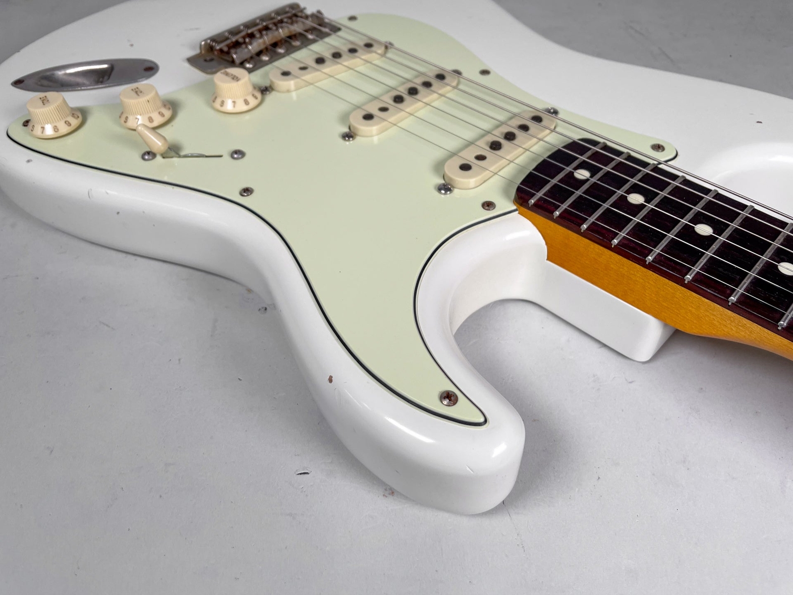 2006 K-Line S-Type #009 Stratocaster Style Olympic White Relic w/HSC