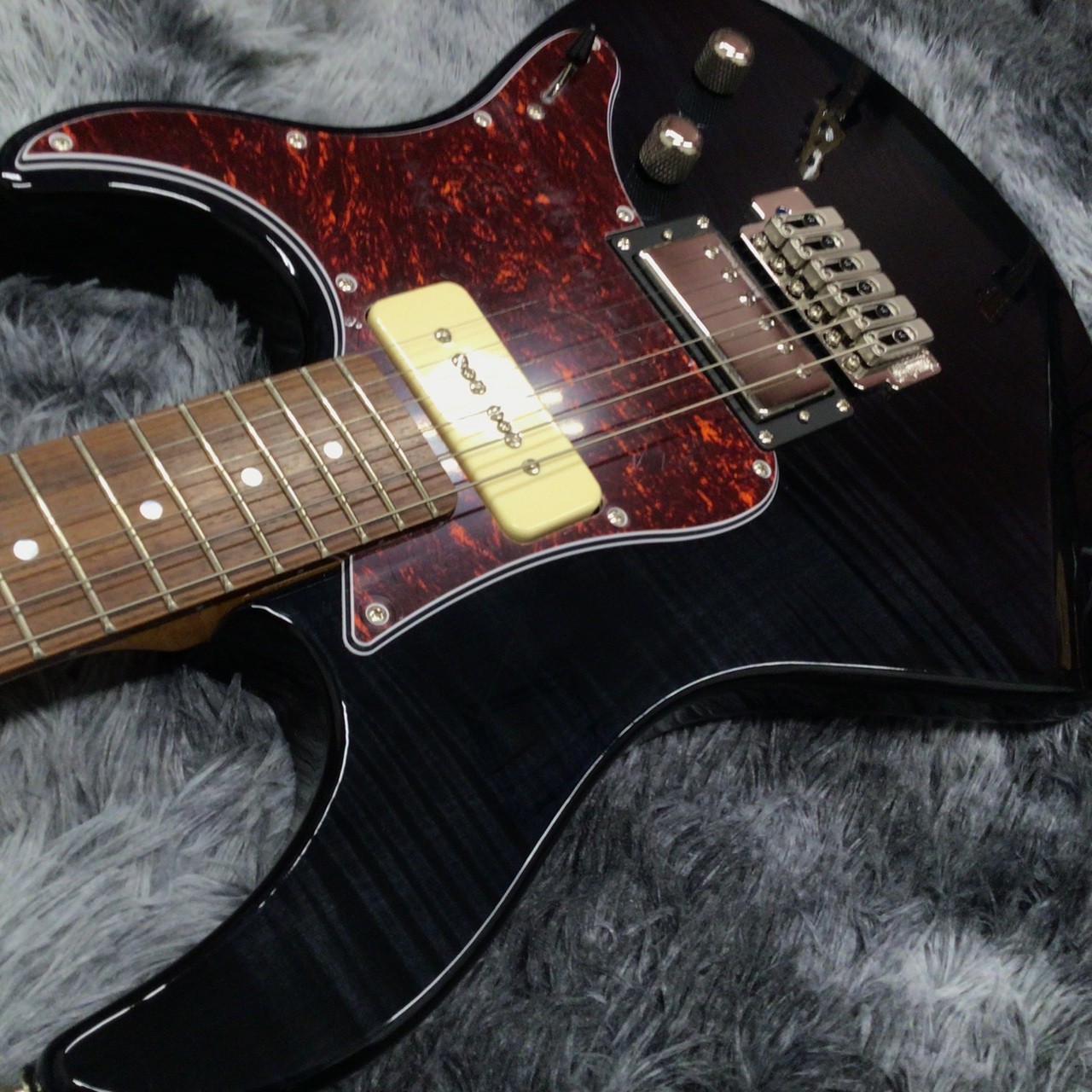 YAMAHA YAMAHA PACIFICA611VFM TBL Trancelucent Black 3.67kg