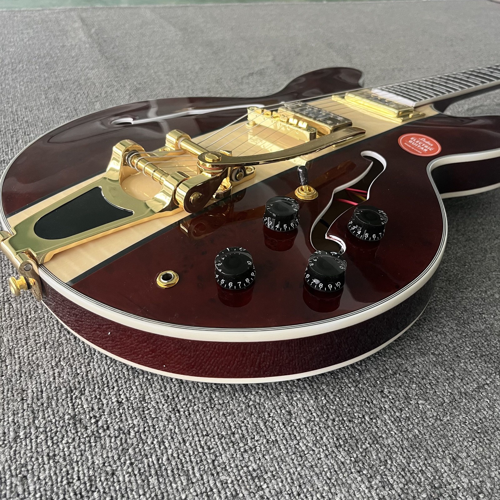 Hot sale Semi-hollow Body brown Electric Guitar gold bigsby 335 fast ship