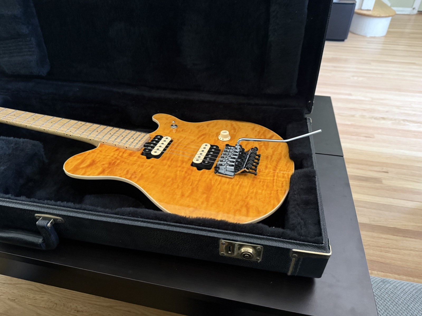 MUSIC MAN EVH Signature QMT Gold Translucent USA Solid Body Electric Guitar