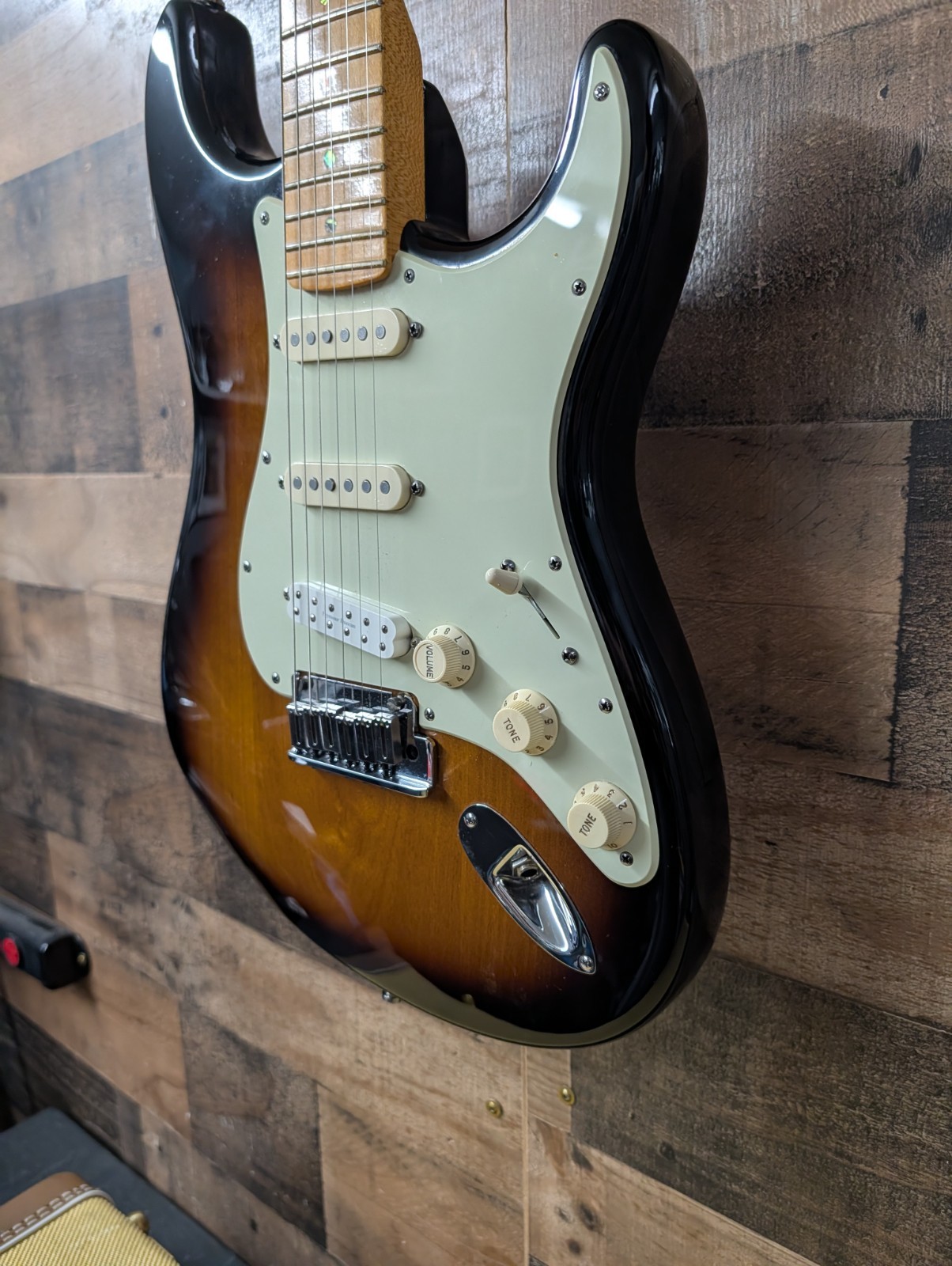 2009 Fender American Deluxe Stratocaster Sunburst USA W/ Case