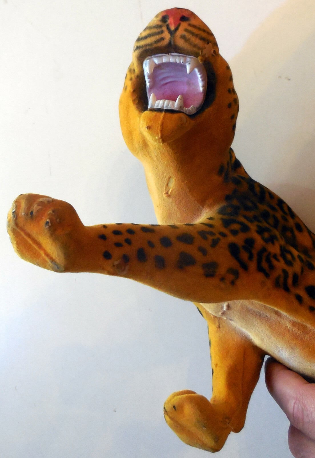 VINTAGE LARGE 19″ FIGURE FLOCKED JAGUAR LEOPARD 1960s toy figurines