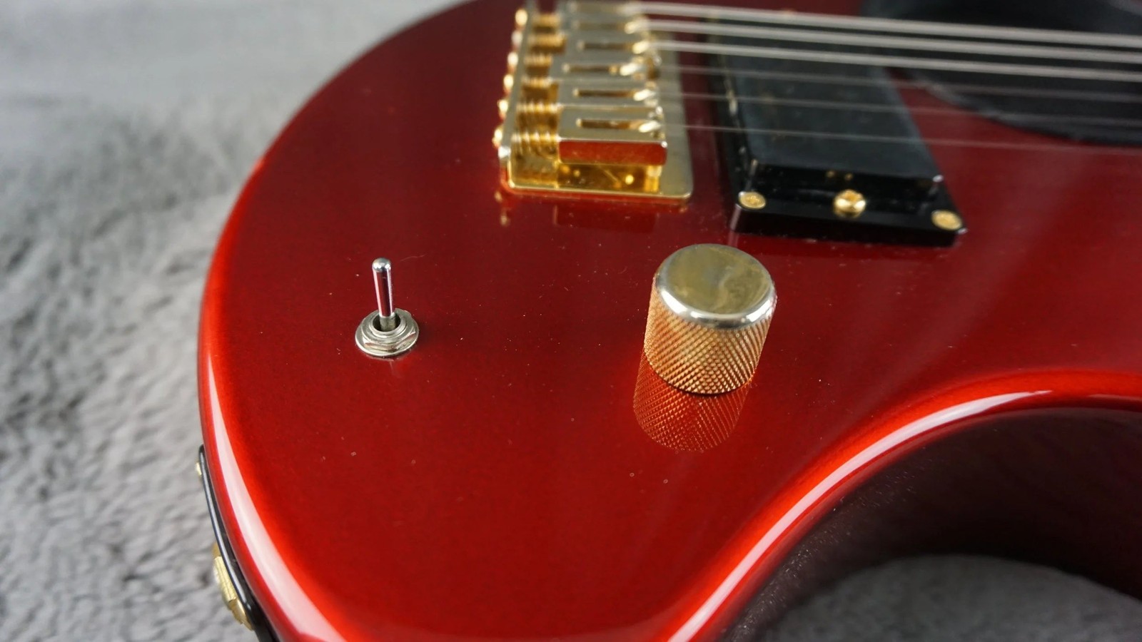 Fernandes ZO-3 Electric Guitar w/ Built-In Speaker, Gig Bag – Red Made in Japan