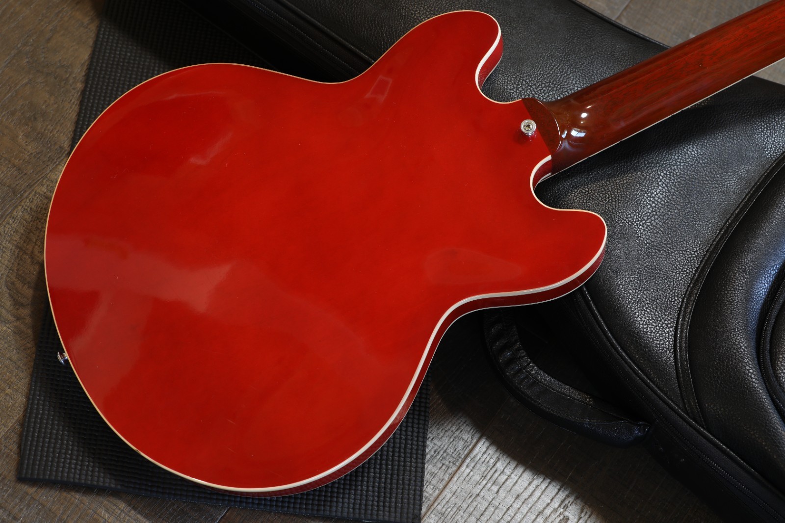 2017 Gibson ES-339 Semi-Hollow Electric Guitar Cherry Red + GB