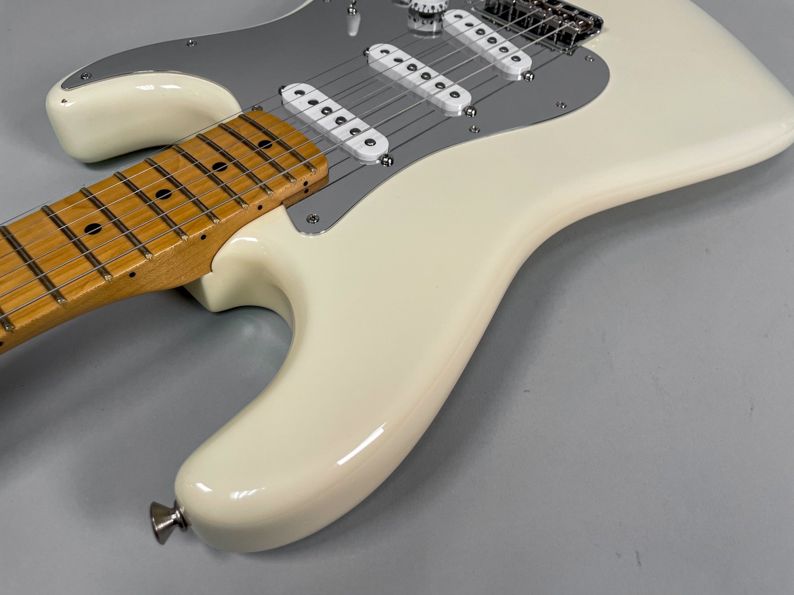2022 Fender Nile Rodgers Hitmaker Stratocaster Olympic White w/HSC