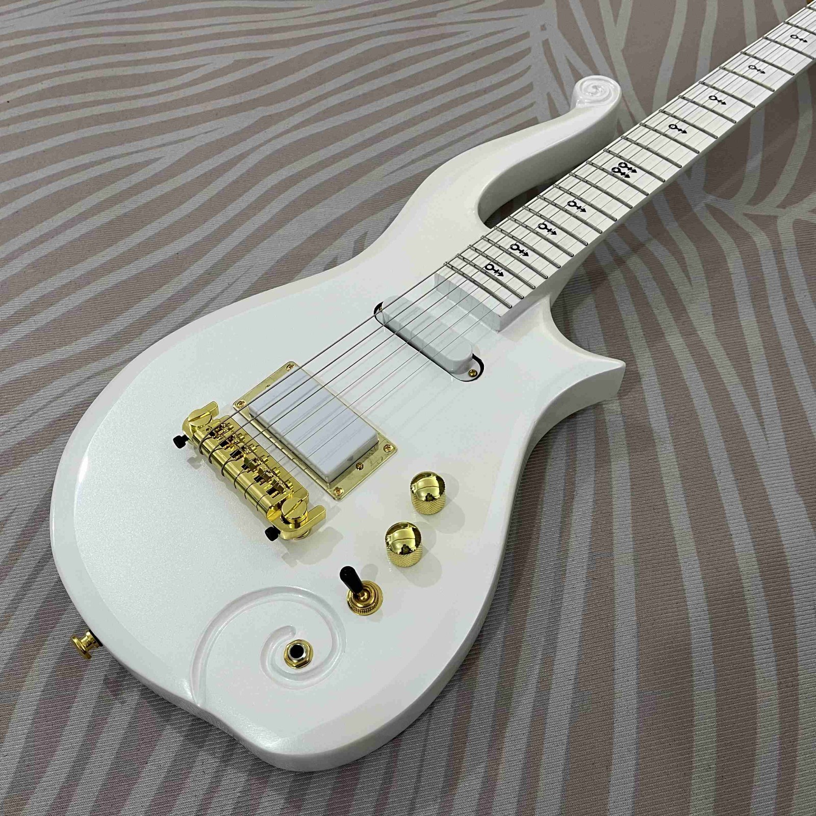 White Prince Cloud Electric Guitar Gold Hardware 6 Strings arrow inlay
