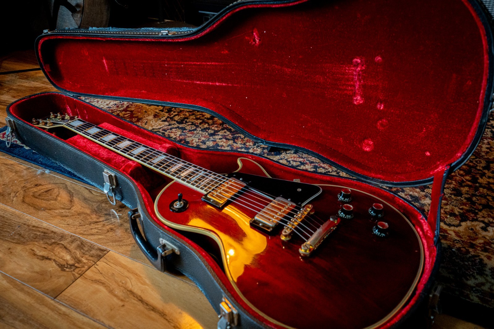 Gibson Les Paul Custom 1974 Wine Red 1st year 100% Original collectors piece.