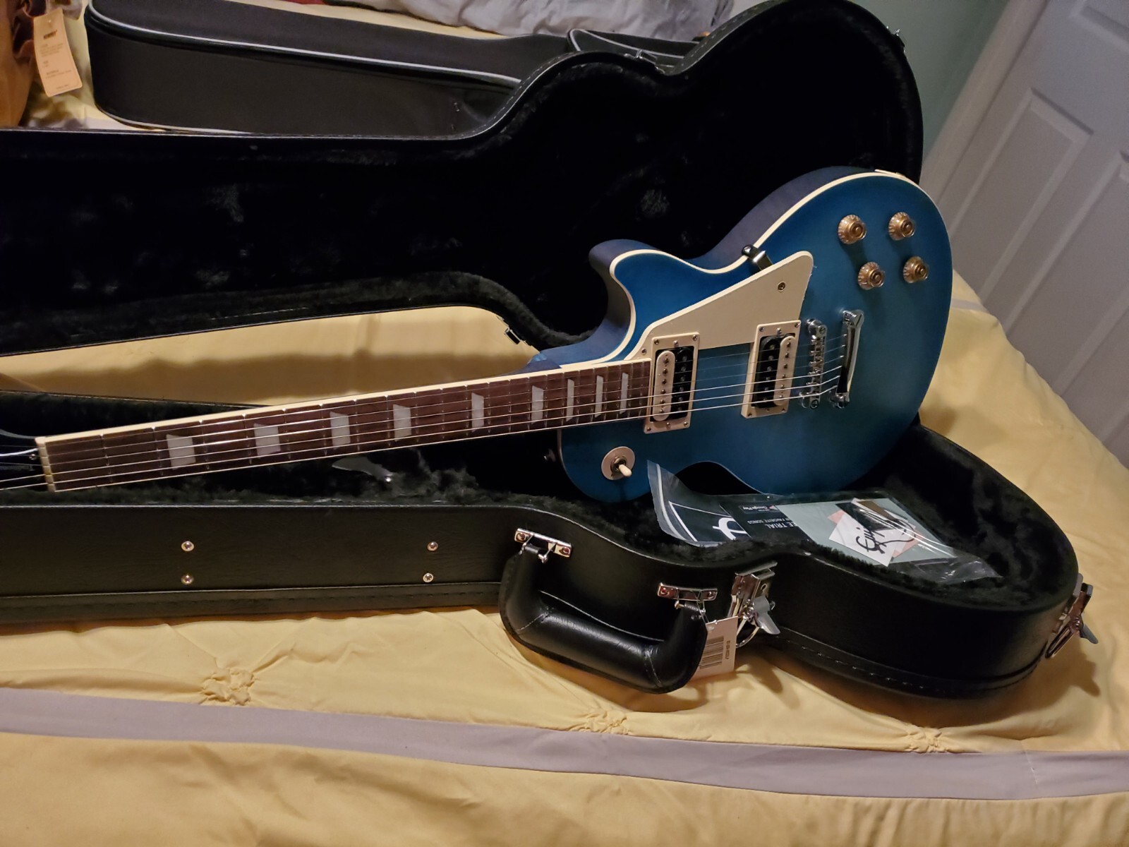 Epiphone Les Paul Traditional Pro WornPacific Blu Hard case Excellent Condition