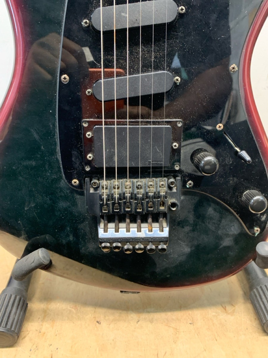 IBANEZ ELEC GUITAR ROADSTAR II- DEEP WINE. (E10043139)