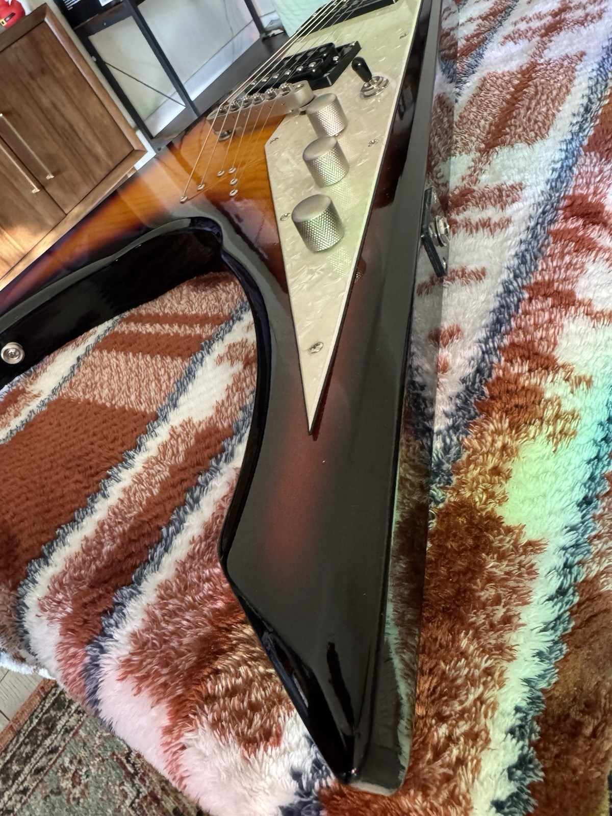 Brownsville Vintage Flying V Electric Guitar 6 String Solid Body Sunburst Tobacc