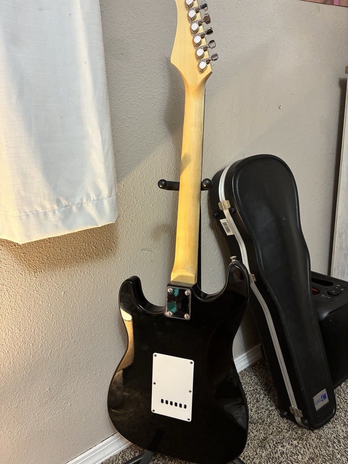 Zeny 6-String Blue Solid Body Electric Guitar w/ CYD-10 Amp and cable.