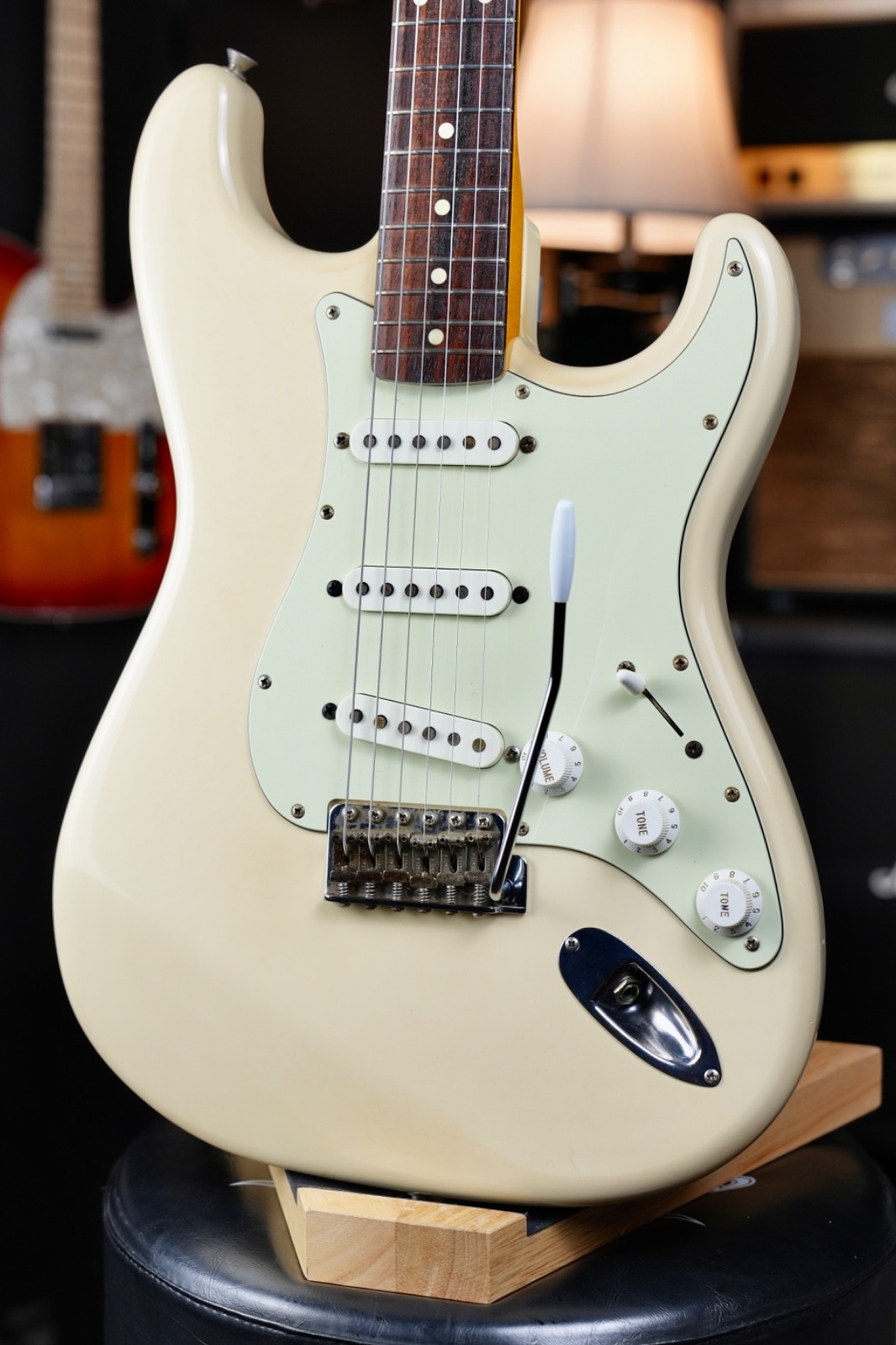 1999-2002 Fender Japan ST-62, ’62 Reissue Stratocaster, CIJ – Vintage White