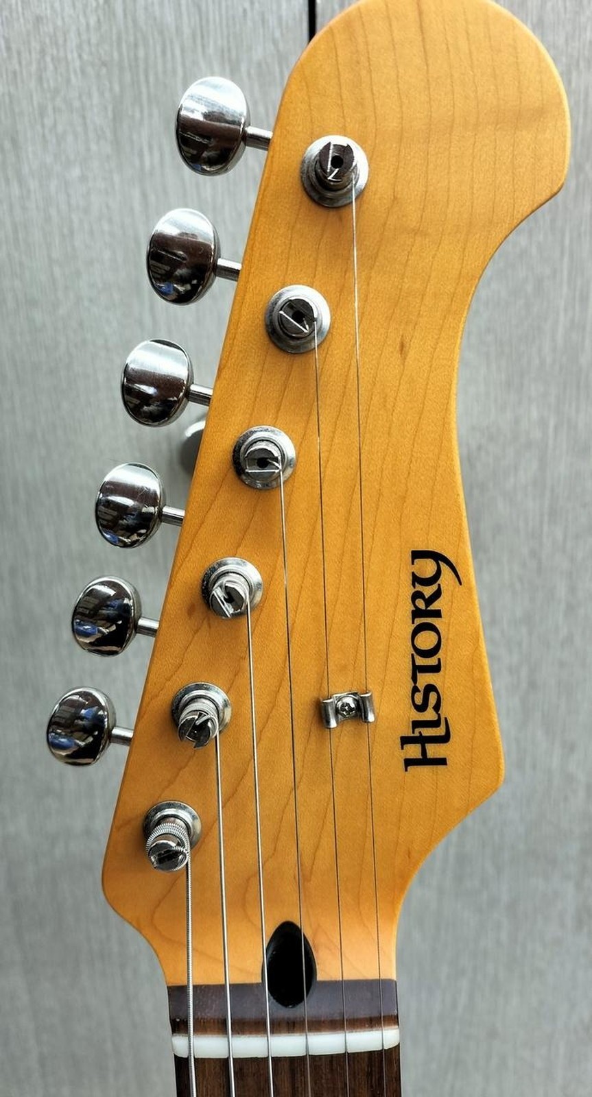 HISTORY HST-STANDARD Used Basswoodbody Maple neck Rosewood fingerboard w/Gigcase