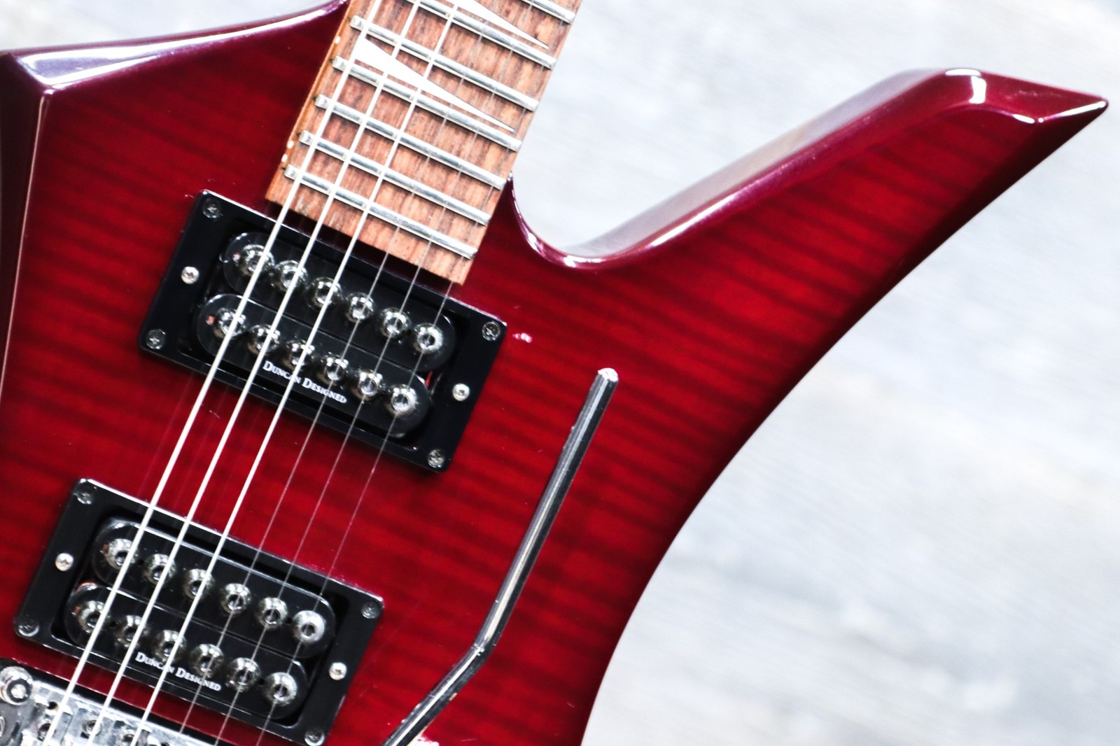 Jackson Kelly KE3 Pro Series Transparent Red Flame Maple Top El. Guitar w/Bag
