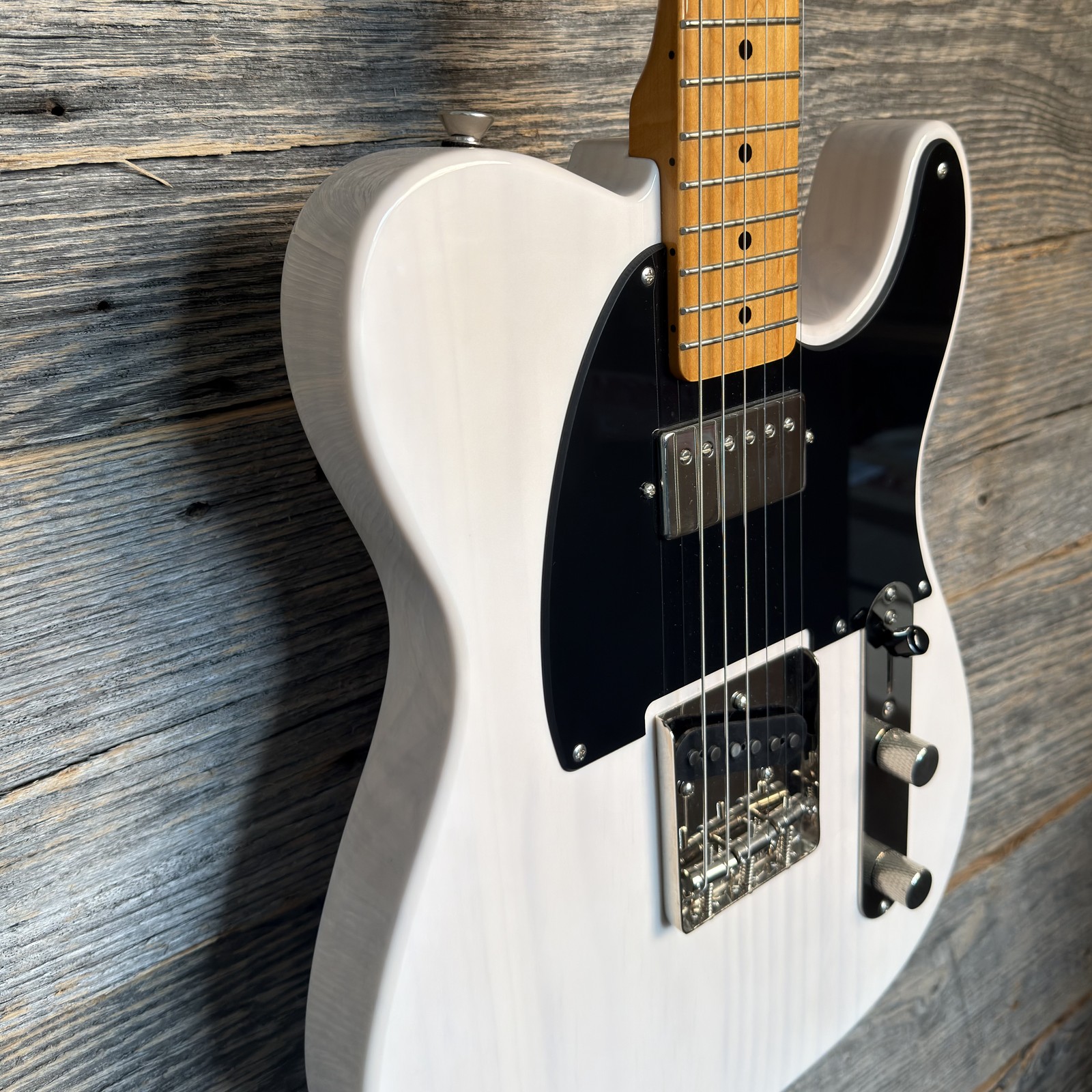Squier FSR Special Run Classic Vibe ’50s Telecaster SH – White Blonde w/Maple FB