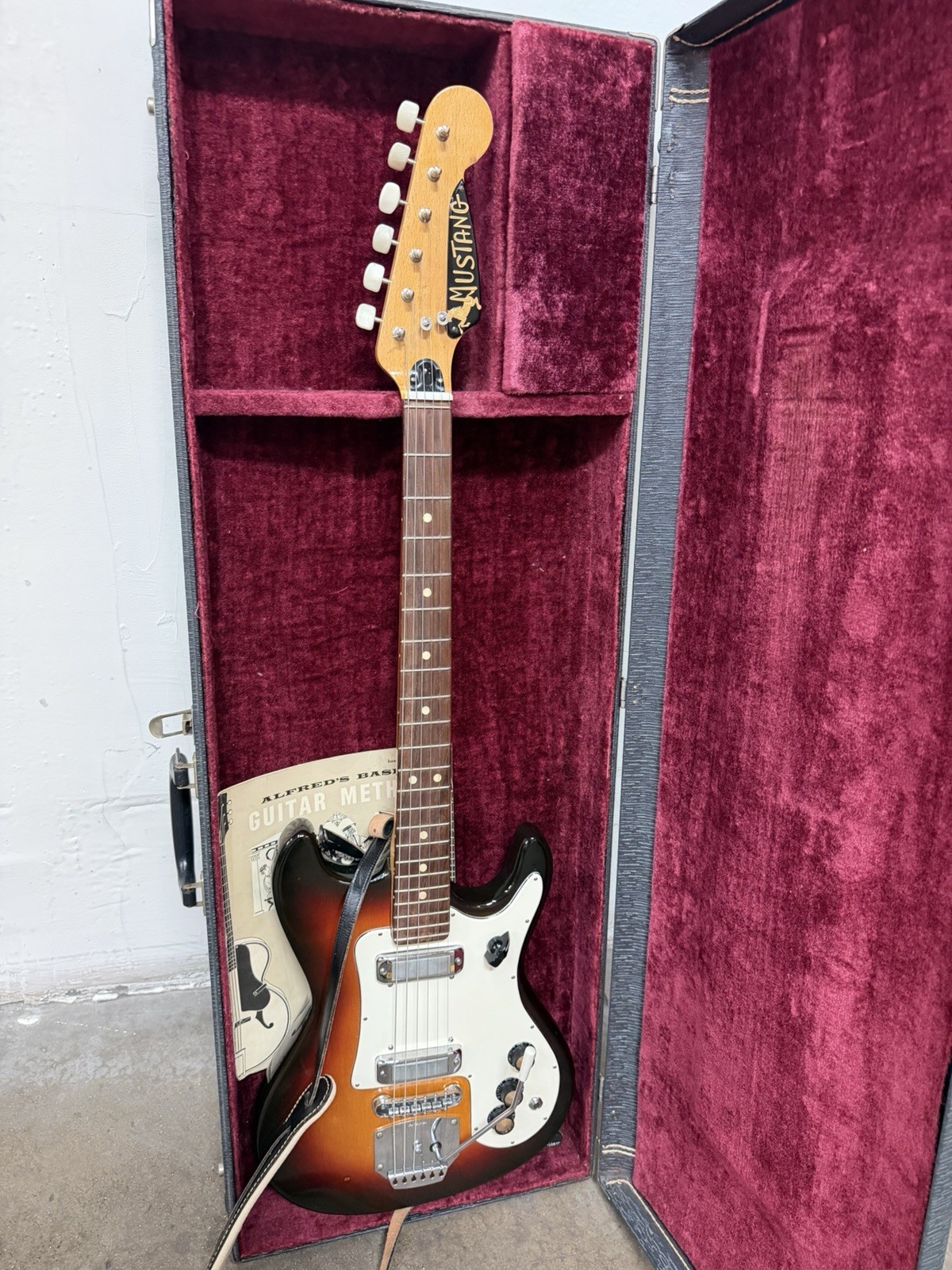 Vintage 1964 Crucianelli Mustang MU42V Guitar W Hard Case And Strap