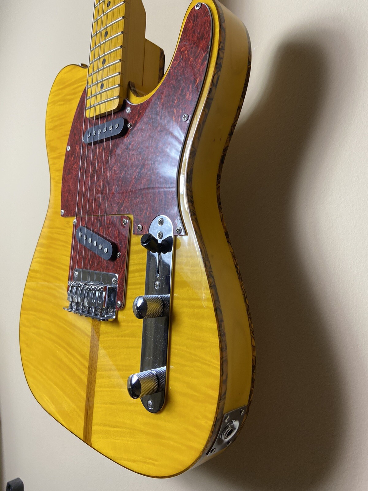 Electric guitar Vilches Guitars Basswood maple top w/HardCase