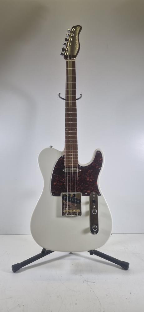 SIRE LARRY CARLTON T7 (P09031722)