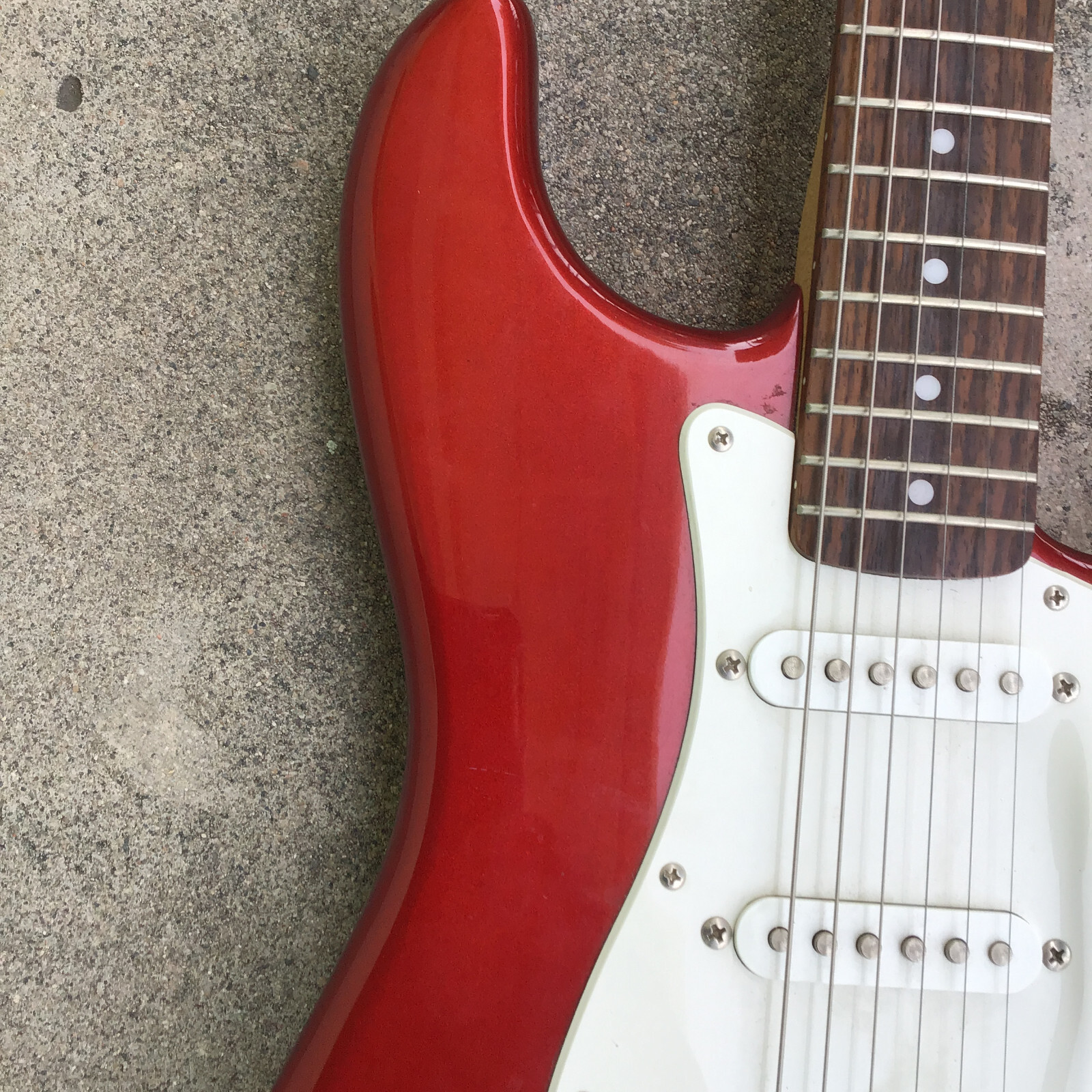 Squier by Fender Affinity Strat Electric Guitar Cherry Apple Red 6 Strings