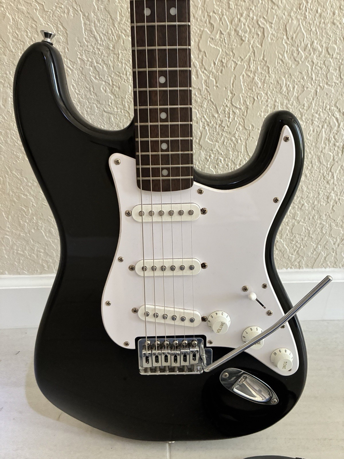 Fender Squier Stratocaster Black Electric Guitar w/Whammy Bar & Cable