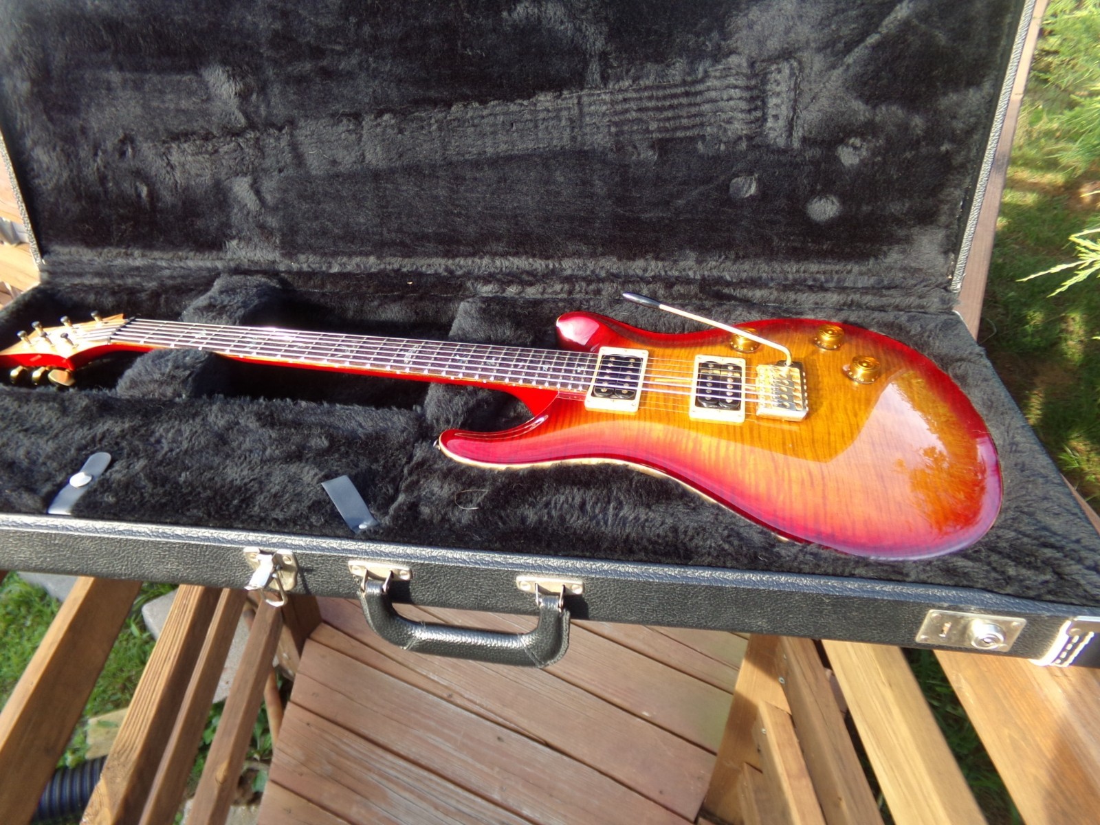1999 PRS Custom 24 Artist model – Cherry Sunburst highly flamed curly maple top