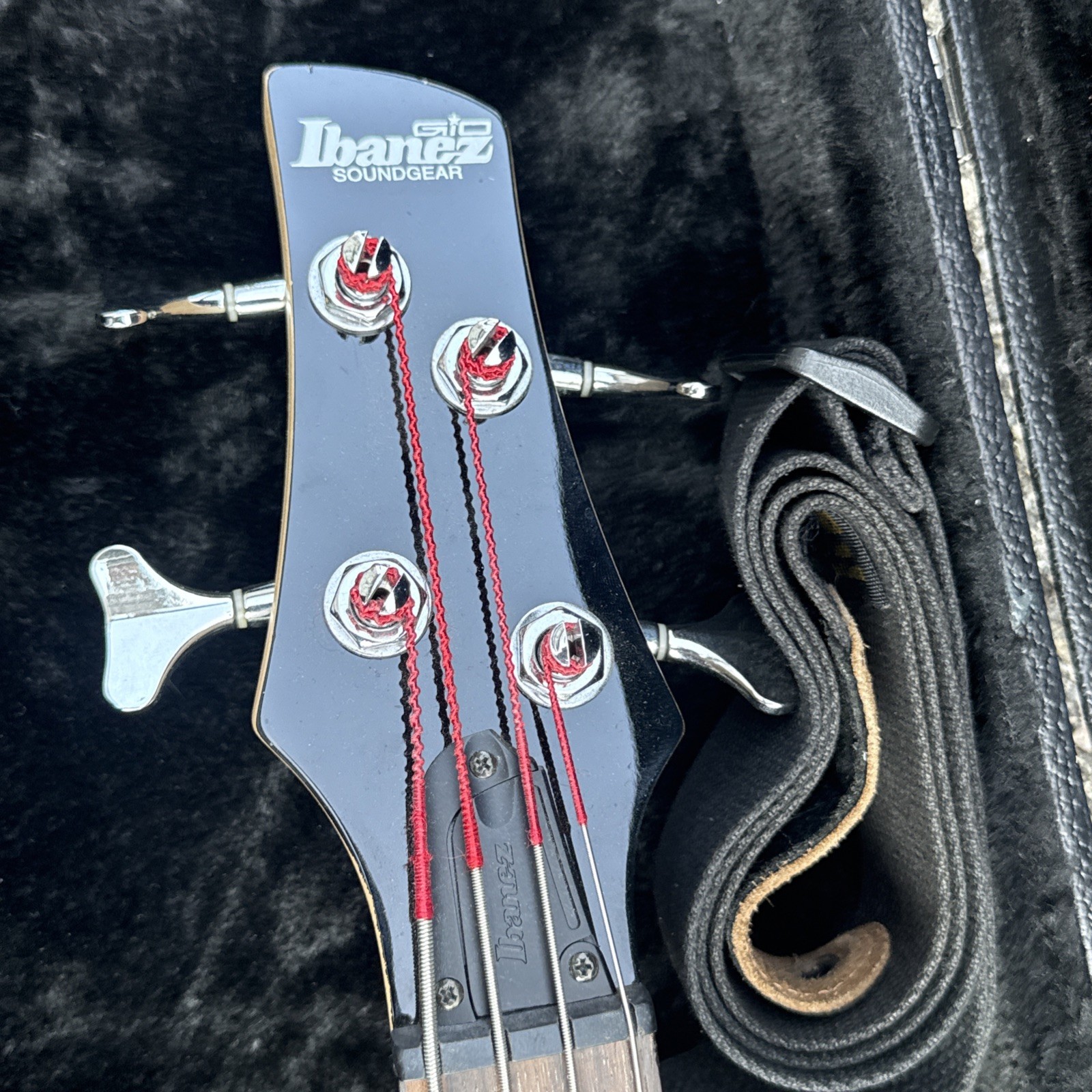 ibanez electric guitar With Road Runner Hard Case