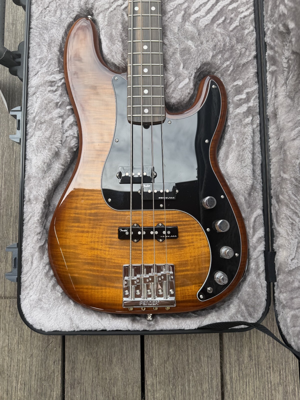 Fender Limited-Edition American Ultra Precision Bass Guitar Tiger’s Eye
