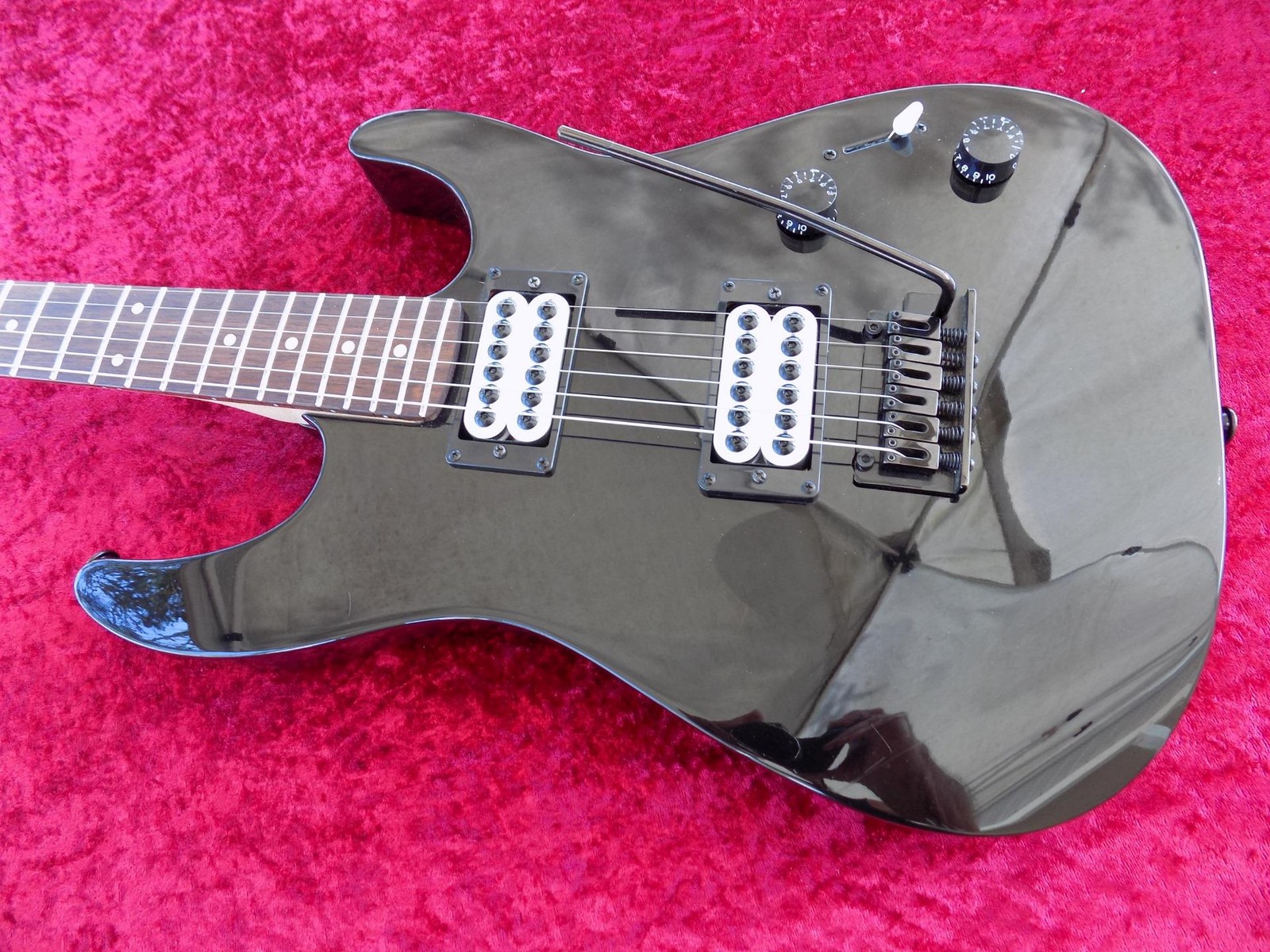 Jackson/IYV “Custom Shack”, Hot Invader Style Pickups,Coil Splitting,Nice