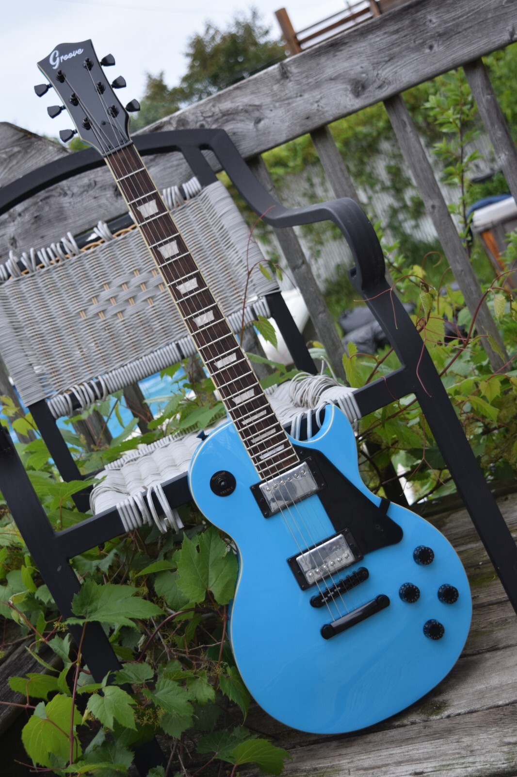 Electric Guitar Mahogany Body Maple Top Metallic Blue (Groove Canadian Brand)