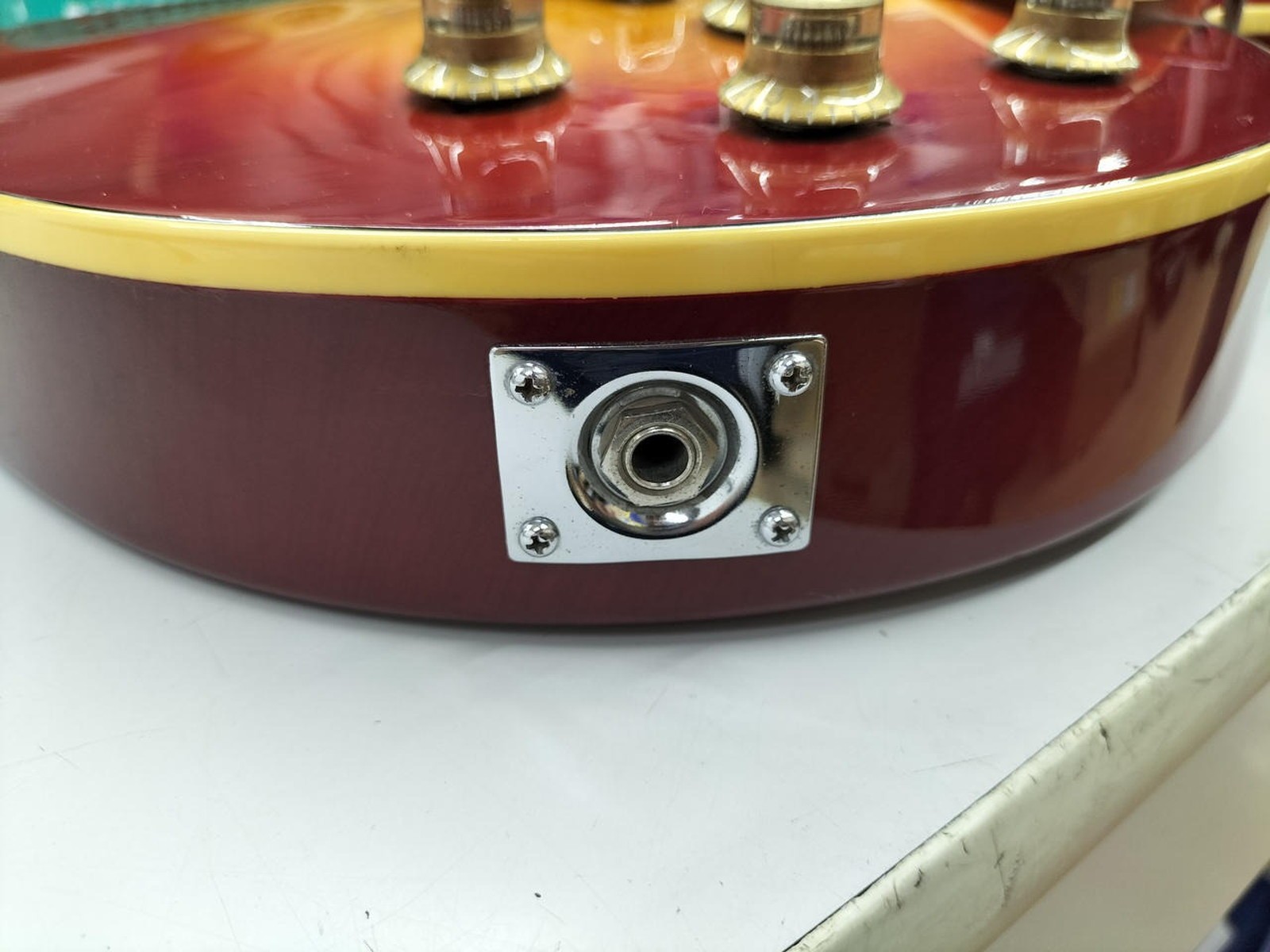 YAMAHA SL380 Used Agathis body Maple neck Rosewood fingerboard Cherry Burst