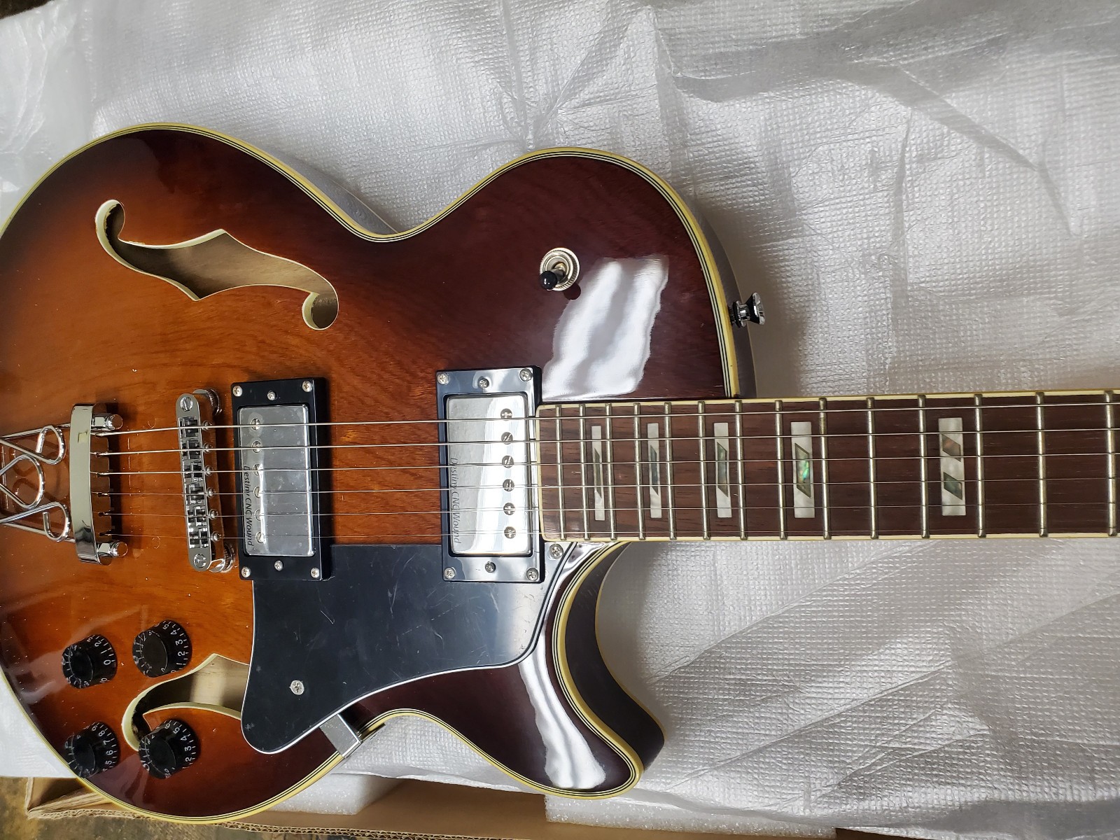 IYV-IJZ-300 TSB Jazz Solid hollow-Body Electric Guitar, Tobacco Sunburst