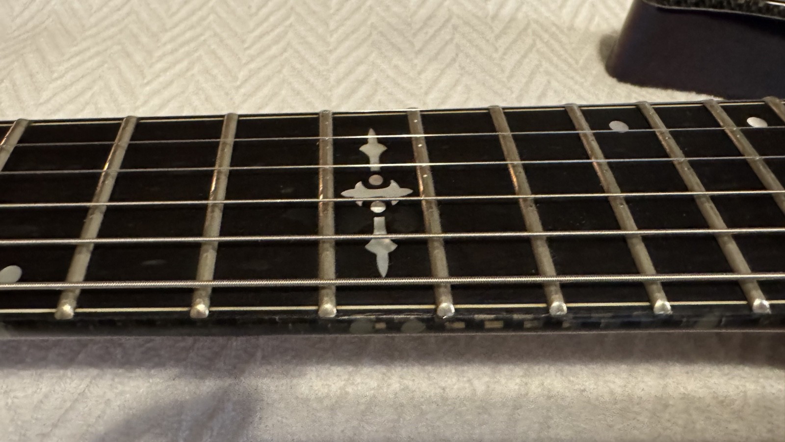 Schecter Hellraiser Hybrid | UltraViolet | NeckThru | Active EMG’sUS 57/66