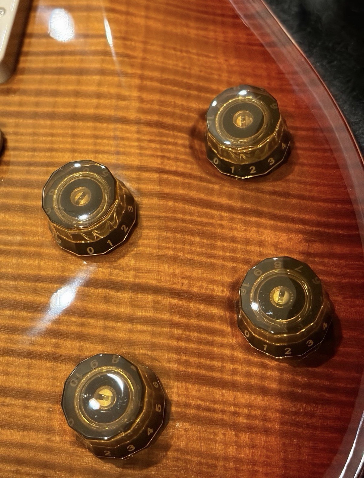 PRS McCarty 594 10-top – Dark cherry burst – It’s like an open-box item.