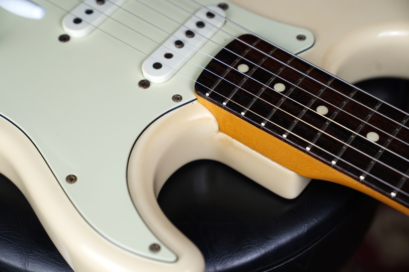 1999-2002 Fender Japan ST-62, ’62 Reissue Stratocaster, CIJ – Vintage White