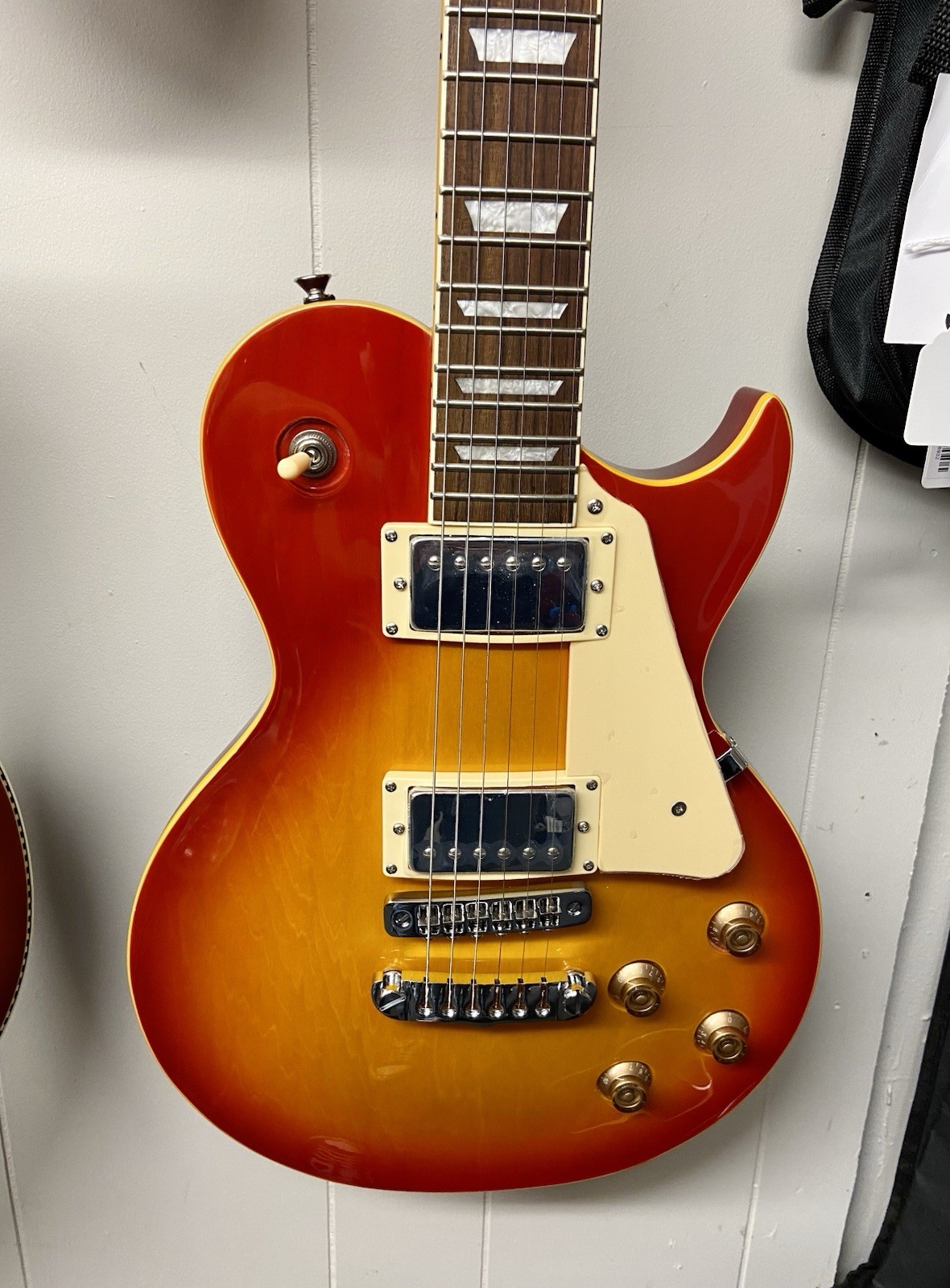 Aria Pro II PE-350STD CS – Cherry Sunburst LP Style
