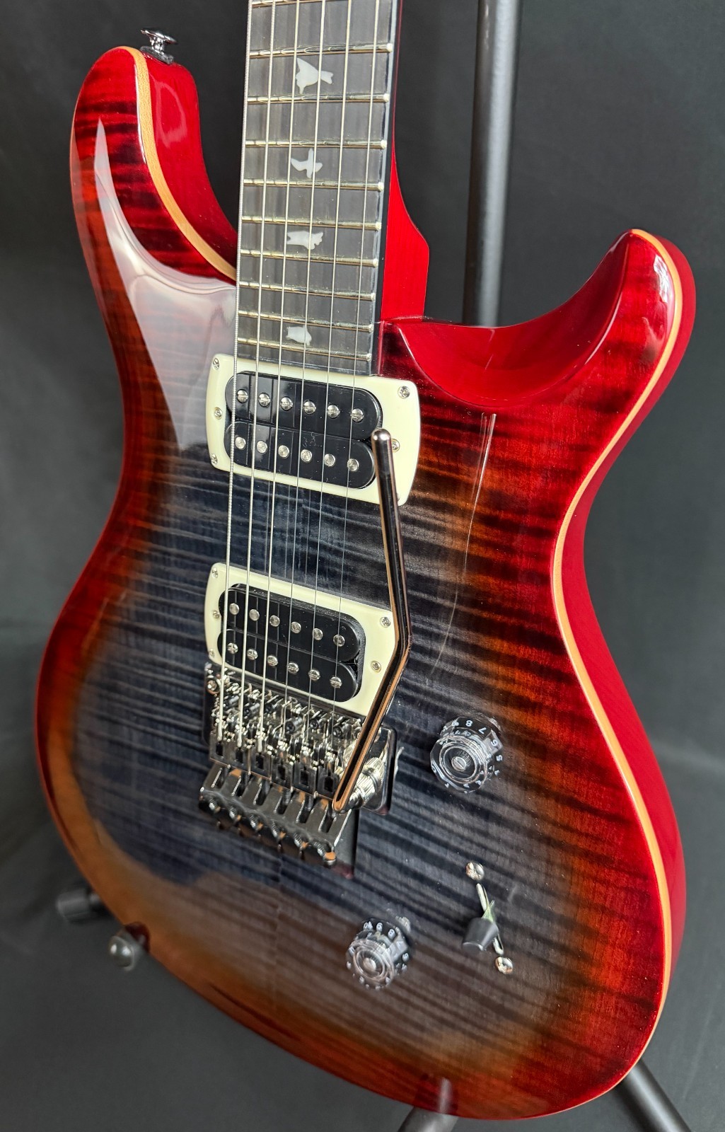 PRS SE Custom 24 “Floyd” Electric Guitar Charcoal Cherry Burst Finish w/ Gig Bag