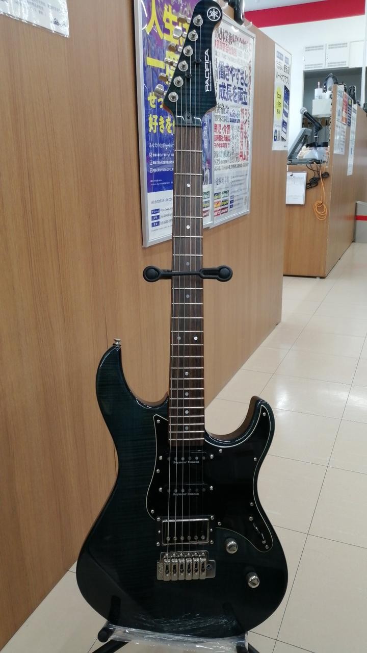 YAMAHA PAC612VIIFM Electric Guitar-05
